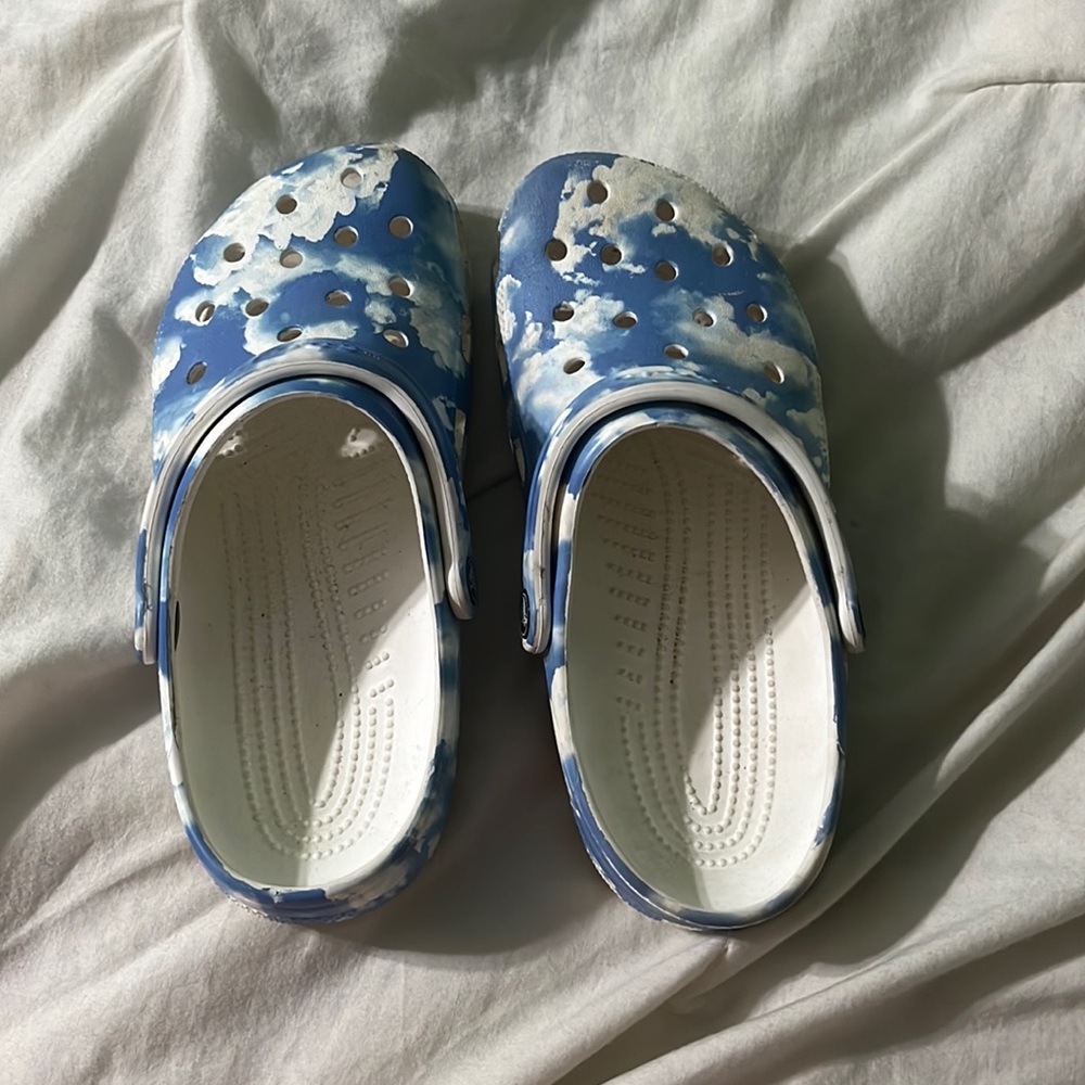 womens Cloud crocs